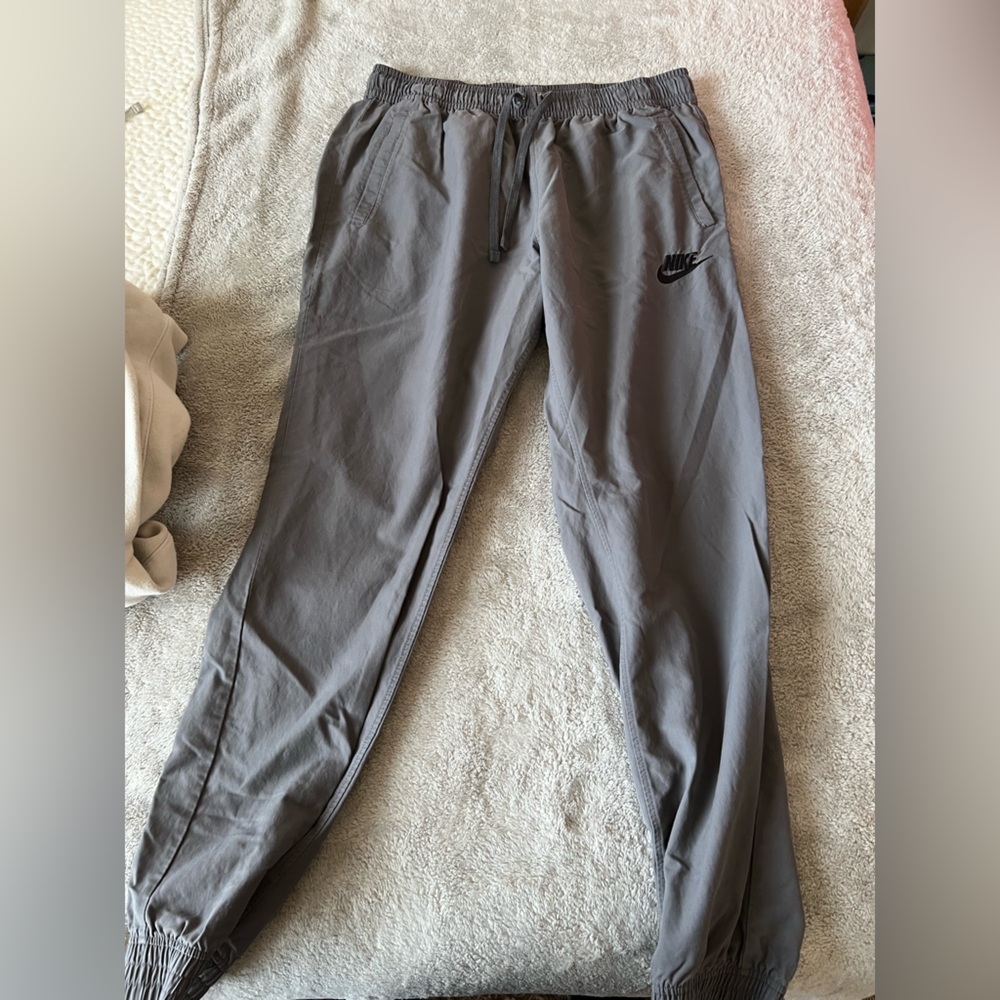 Nikes men’s sweat pants